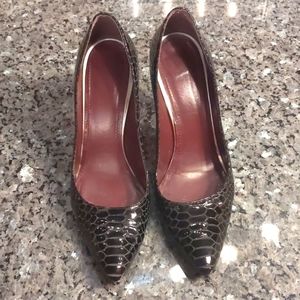 Stuart Weitzman black patent pumps sz 8